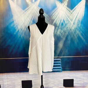 Asymmetrical sleeveless 